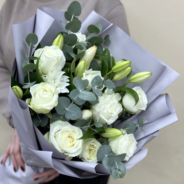 Букет из роз с лилиями